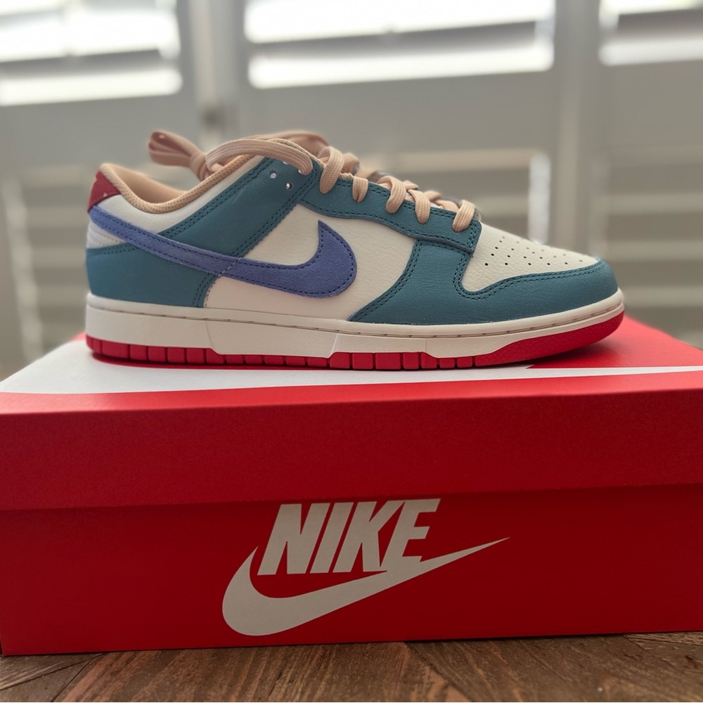 Nike Dunk Low. New/never worn. Mens size 9.5
Women’s size 11